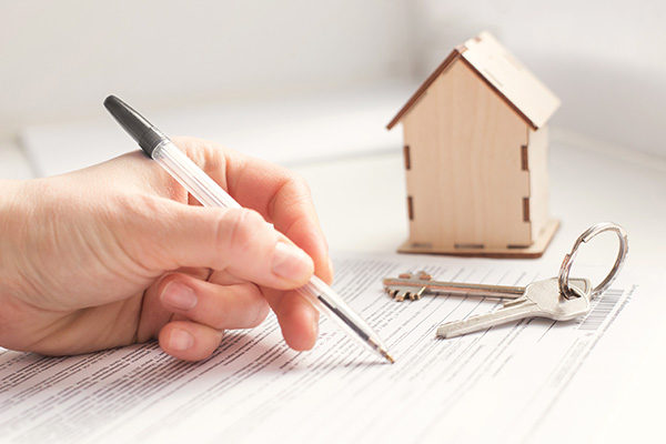 Preparar un contrato de alquiler y firmarlo con las dos partes - Cidenar tu inmobiliaria en Pamplona y Navarra